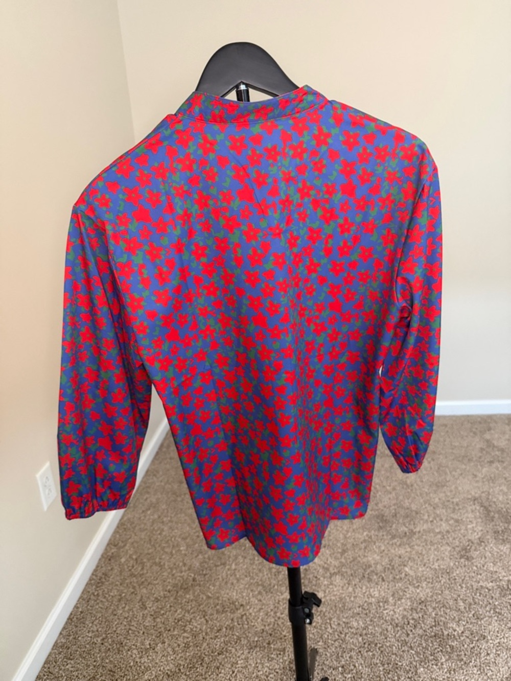 Women’s Floral Button-Up Blouse in Blue & Red florals-M - Picture 2 of 7